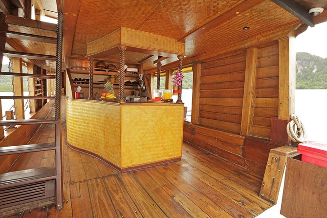 - Comfortable boat for cruising in Phang Nga Bay - The "Must-Do"! - What the Reviews’ Comfort Theme Says (and What You Should Expect)