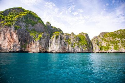 From Phuket: Phi Phi, Maya Bay & Khai Islands Speedboat Tour - Maya Bay and Loh Samah: the movie-beach photo sprint