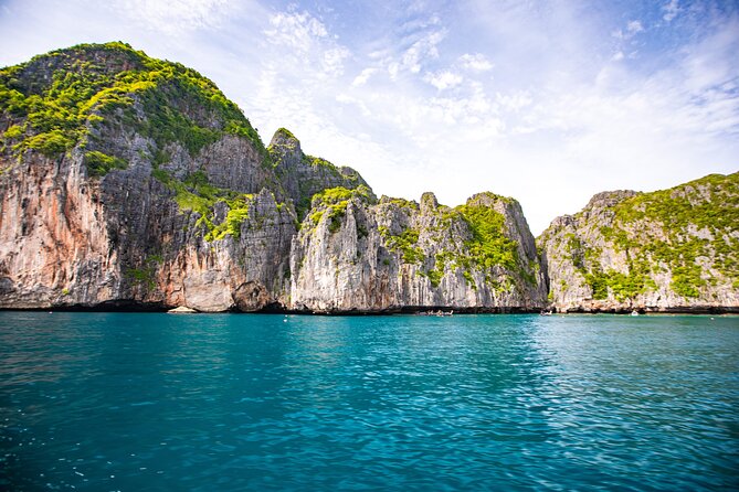 From Phuket: Phi Phi, Maya Bay & Khai Islands Speedboat Tour - Maya Bay and Loh Samah: the movie-beach photo sprint