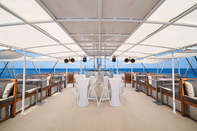 Hype Boat Club: Phuket 's Most Unique Catamaran Experience - Lunch onboard: buffet comfort, included non-alcoholic drinks, and diet realities