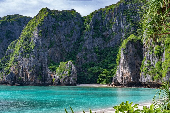Hype Yacht : VIP Tour Phi Phi Island & Maya Bay from Phuket - Onboard comfort and the Hype DJ energy