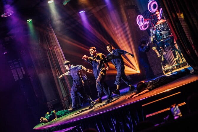 Junkyard Theatre Phuket: Wednesday-Same Same But Different - What the evening is really like: the “three-course dinner + show” rhythm