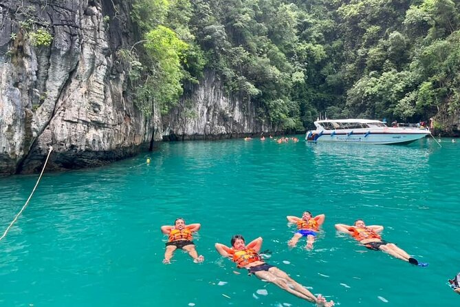 Phi Phi Island Adventure Day Tour from Phuket Speedboat/Catamaran - Phi Phi Don lunch: the part I’d time my hunger for