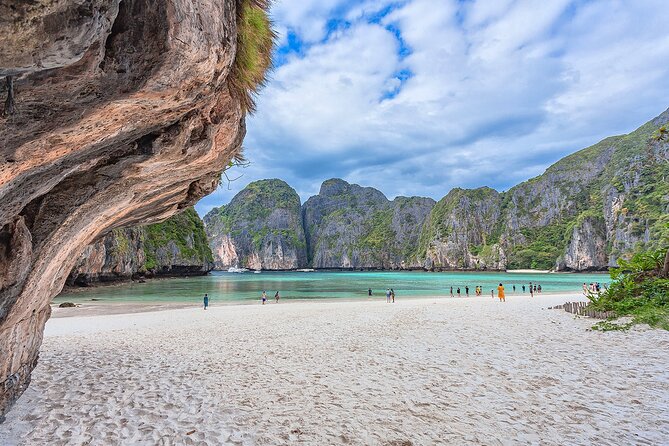 Phi Phi Islands and Khai Islands Snorkeling Tour By Speedboat From Phuket - Guides and crew: what makes the trip run smoothly