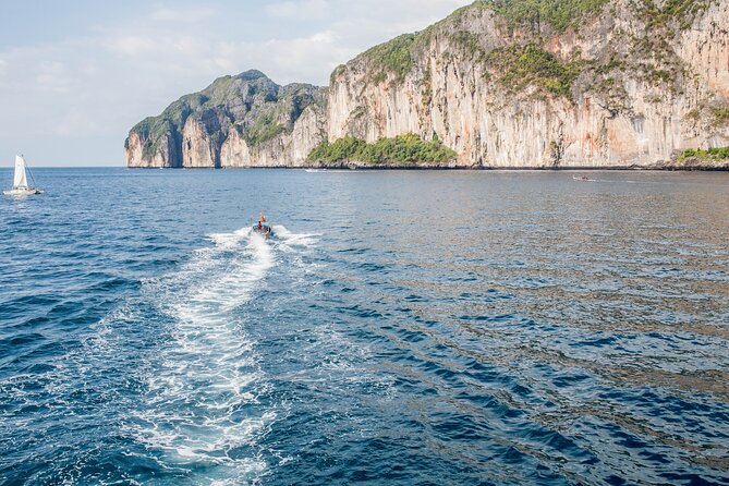 Phi Phi Islands from Phuket Speedboat Transfer with Pickup Service - Why this Phuket-to-Phi Phi speedboat transfer gets you there faster