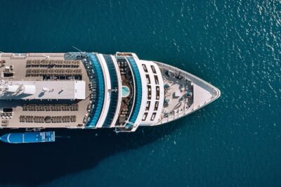 Phi Phi Islands Tour by Luxury Big Boat from Phuket - Maya Bay and Loh Samah Bay: the iconic cliffs, and the crowd reality