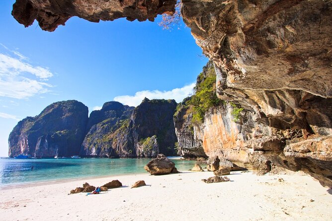 Phi Phi , Khai & Maya : Unforgettable Island Hopping by Speedboat - The breakfast, insurance check, and pier setup that save time