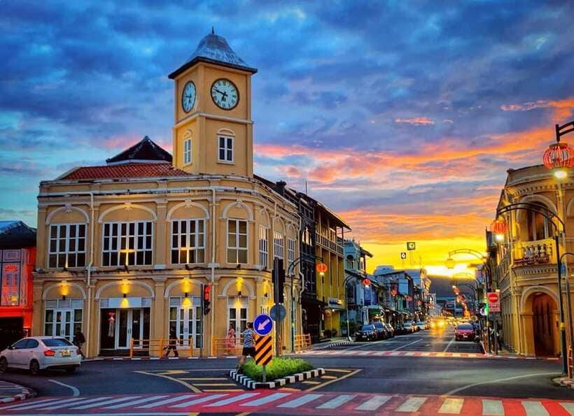 Phuket: Old Town Half-Day Sightseeing with Local Guide - Jewelry and coffee break: the sanity check stop in the middle of the day