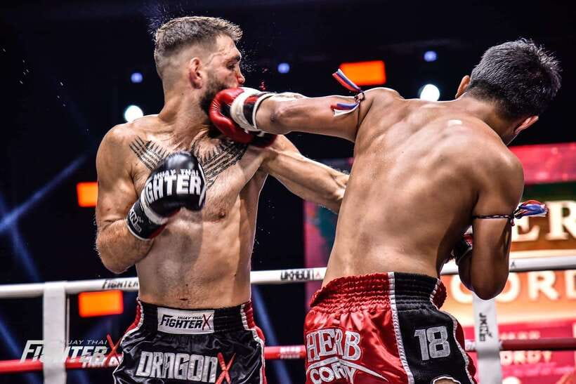 Phuket: Patong Boxing Stadium Muay Thai Match Ticket - Food, drinks, and the cash-and-snacks reality