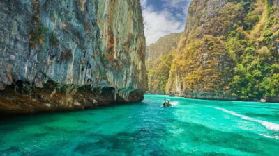 Phuket: Phi Phi Islands and Maya Bay Day Trip with Lunch - Getting There: Pickup Options, AA Marina, and a Wet Speedboat Morning