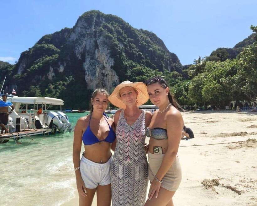 Phuket: Phi Phi Islands and Maya Bay Day Trip with Lunch - Zcoco Beach Late-Day Reset: Swim, Cool Off, and Enjoy the Calm