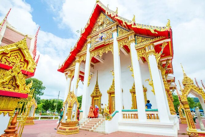 Phuket Sightseeing Tour with the insider guide - Wat Chalong (Chaithararam Temple): Grand Pagoda and Gilded Sacred Space
