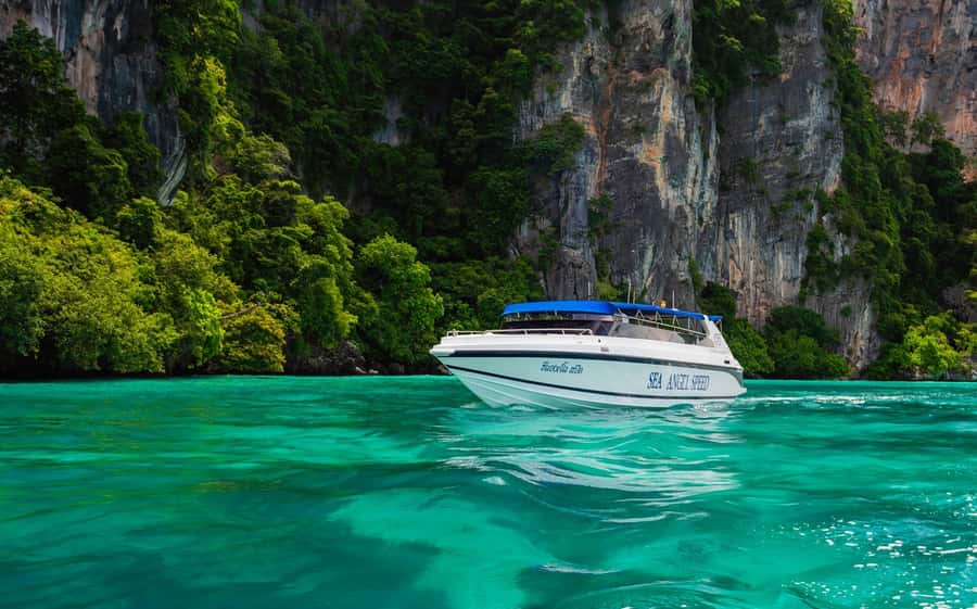 Phuket: Speedboat Day Trip to Phi Phi and Maya Bay - Pi Phi Le: the long stop where snorkeling actually happens