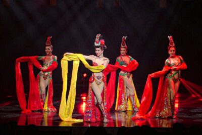 Simon Cabaret: Phuket’s Ladyboy Glamour Show - The Show Itself: What 75 Minutes Feels Like